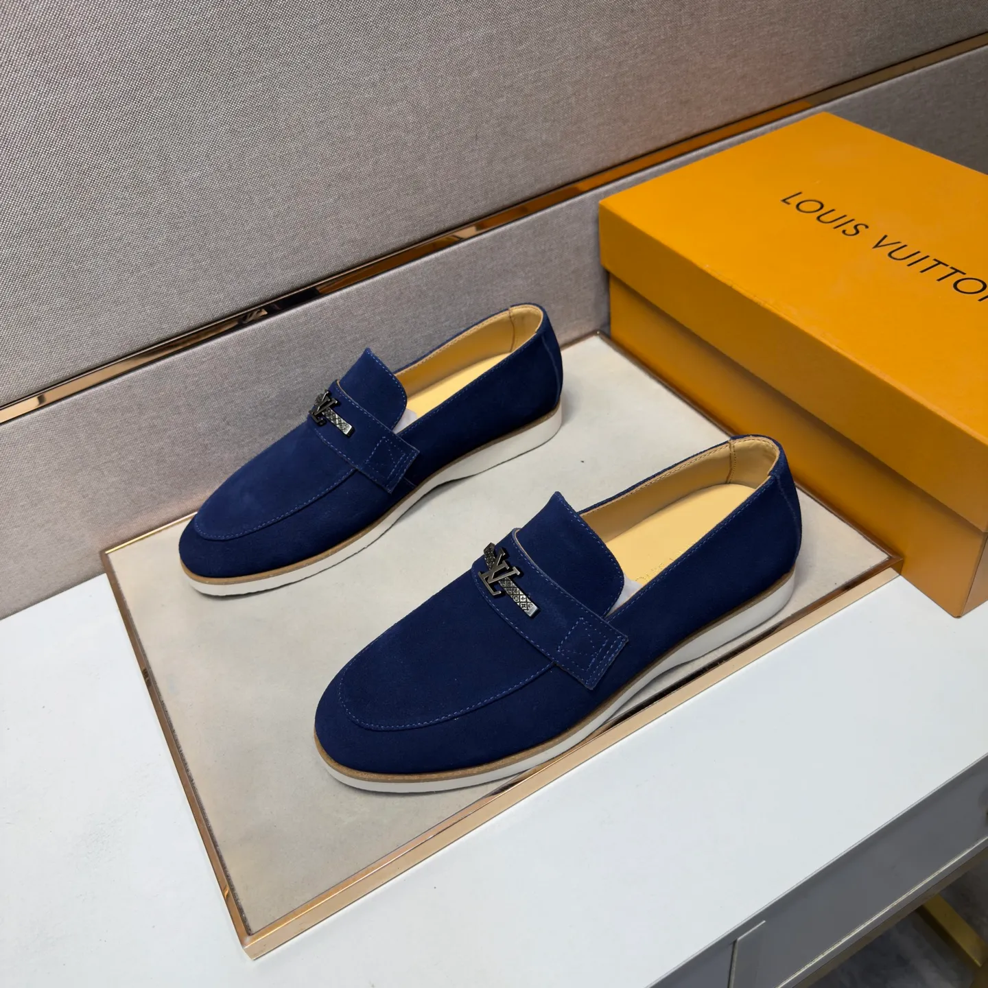Men's men's shoes 💰pp442 [LV～] Men's casual shoes 2026z cabinet sales simultaneously 🔶Size: 38-44 #️⃣ 🔷4 colors🔜The upper is made of cowhide stitching ➕Cowhide lining, comfortable and breathable, sole: original comfortable and wear-resistant outsole, ⚠️real thing📱photographed🎬real thing is better📢📢📢
